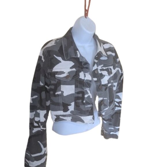 Gray White Cropped Camo Print Denim Jacket Size Medium - Picture 2 of 3